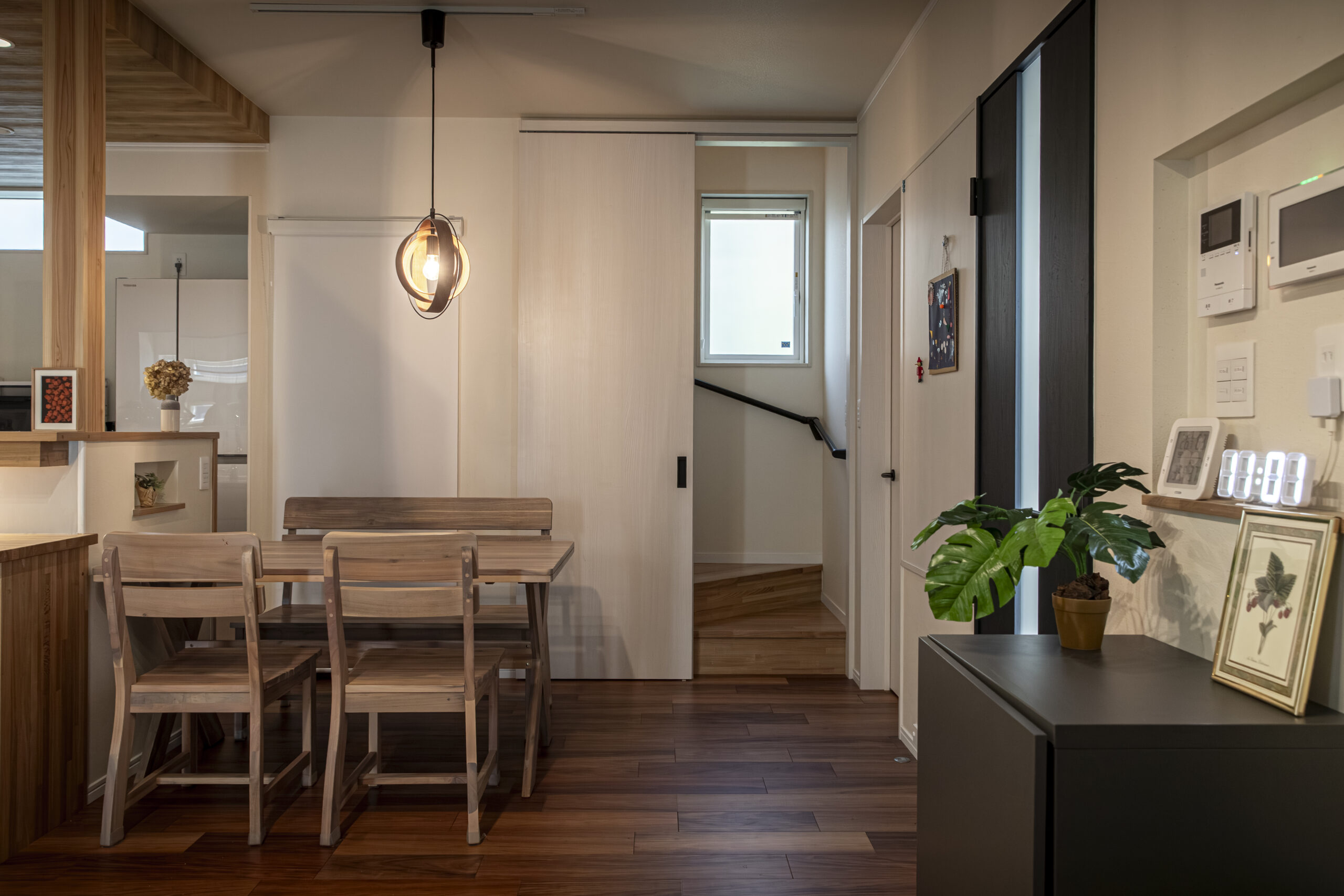 カフェのようなくつろぎとV2Hを搭載した「守る」家