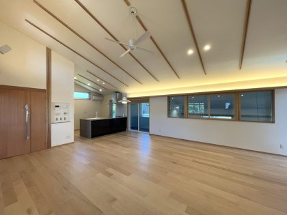 小諸市　室内窓から光と風を取り入れる家